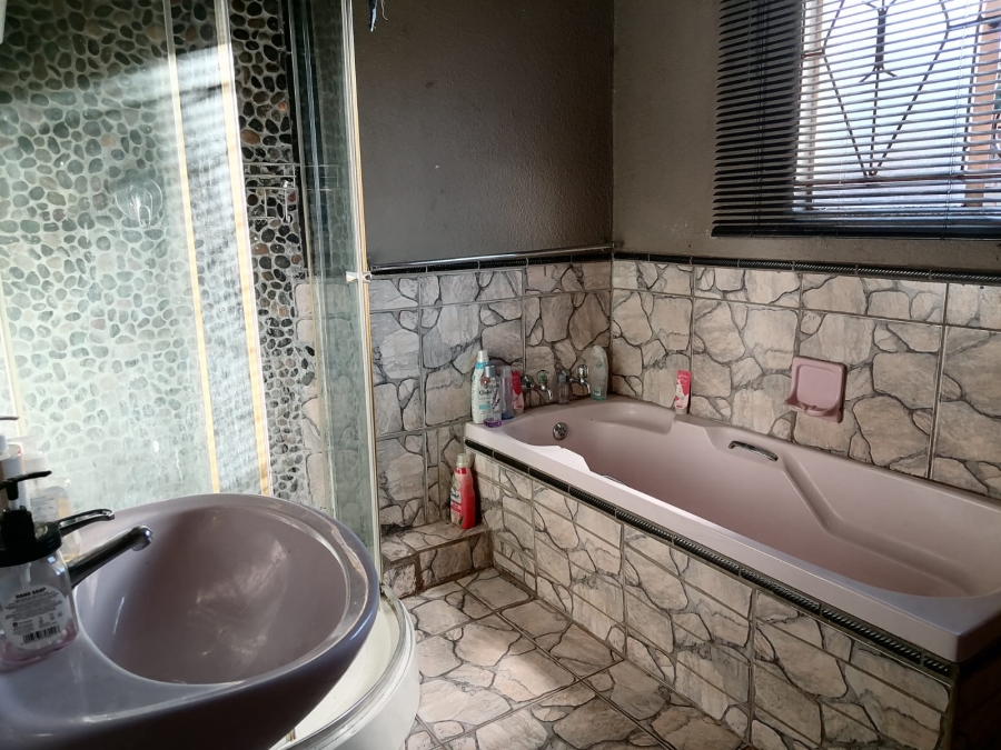 3 Bedroom Property for Sale in Geelhoutpark North West